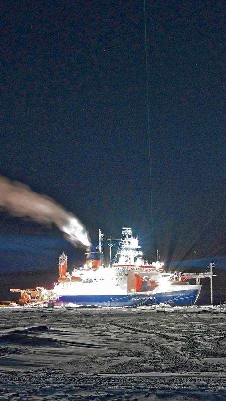 RV Polarstern with the green lidar beam during MOSAiC expedition in the central Arctic.