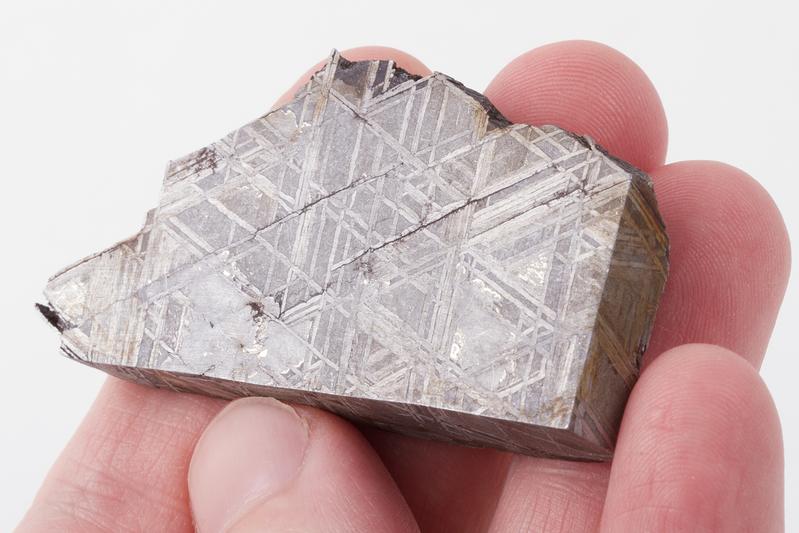 Dieser Muonionalusta-​Meteorit ist ein steinerner Zeitzeuge aus den Anfängen unseres Sonnensystems. 