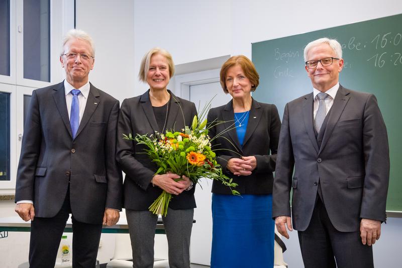 Prof. Roland Stenzel (Rektor), Prof. Katrin Salchert, Monika Niehues (Kanzlerin), Dr. Jens Walther (Stellv. Vorsitzender des Hochschulrates) (v.l.n.r.) 