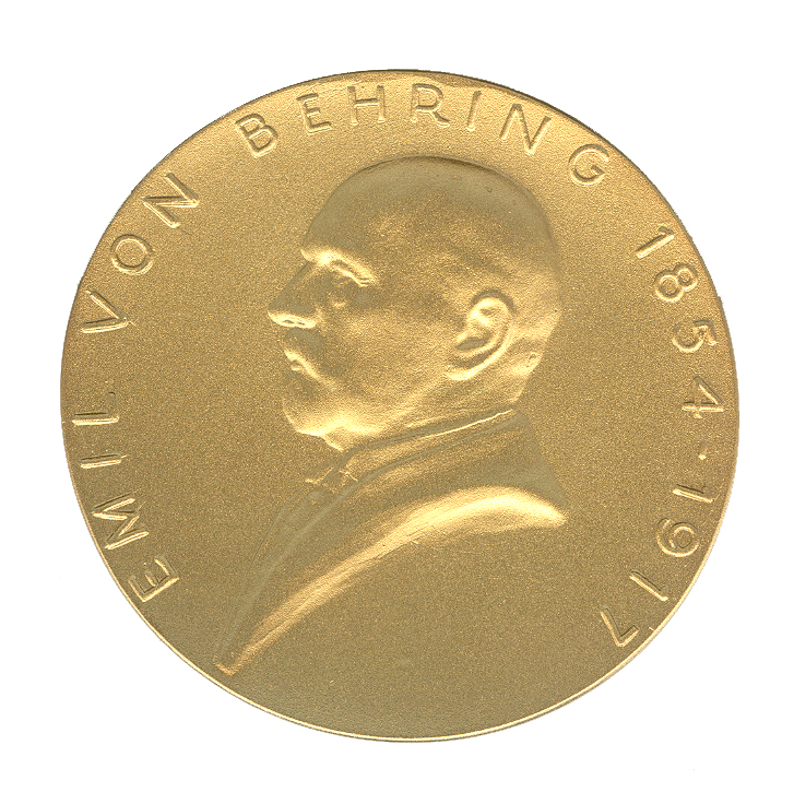 Die Medaille zum Emil von Behring-Preis - wie das Preisgeld von insgesamt 25.000 € gesponsert von Novartis Behring.