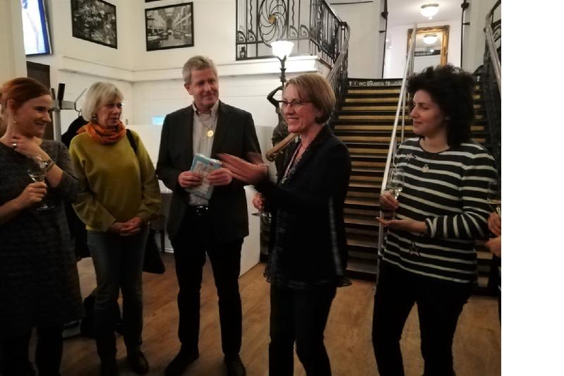 Foto: Hochschule Koblenz - v.l.n.r.: Prof. Dr. Kathinka Beckmann, Sylvia Herzog, Prof. Dr. Wolfgang Beudels, Xenia Roth, Prof. Dr. Irit Wyrobnik