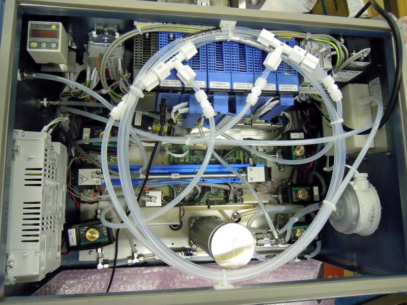 Das von der Wi.Tec-Sensorik GmbH entwickelte Gassensormodul zur Messung von Kohlen-, Schwefel- und Stickstoffdioxid wurde hier in ein Analysengerät integriert.