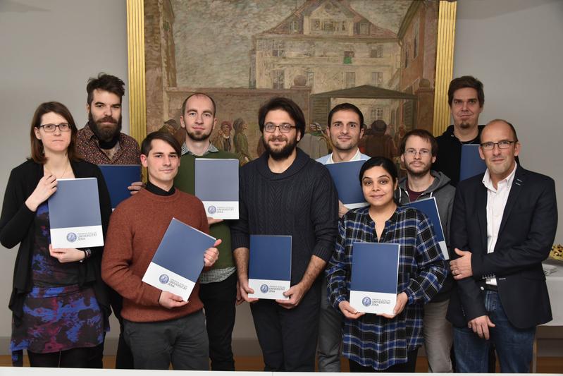 Vizepräsident Prof. Dr. Georg Pohnert (r.) mit den anwesenden Geförderten des Impulse-Programms 2019.