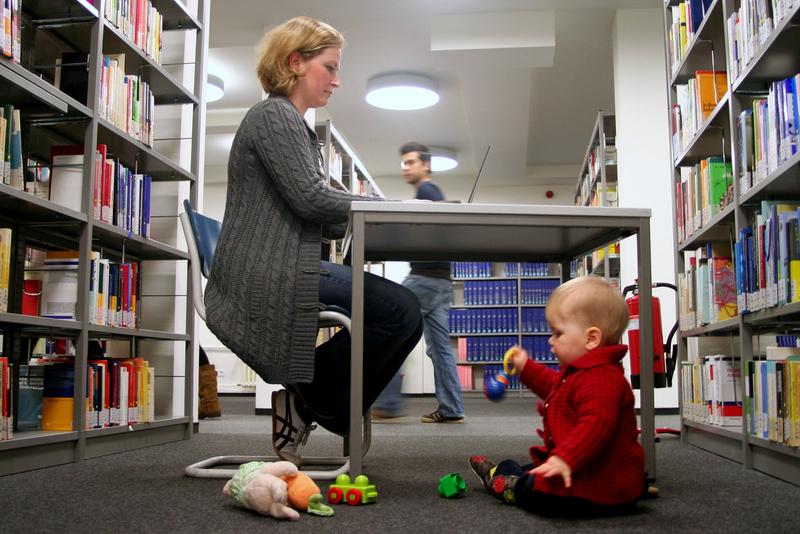 Für die Gewährleistung der Vereinbarkeit von Familie, Beruf und Studium erhält die HWR Berlin auf weitere drei Jahre das Qualitätssiegel „audit familiengerechte hochschule“.