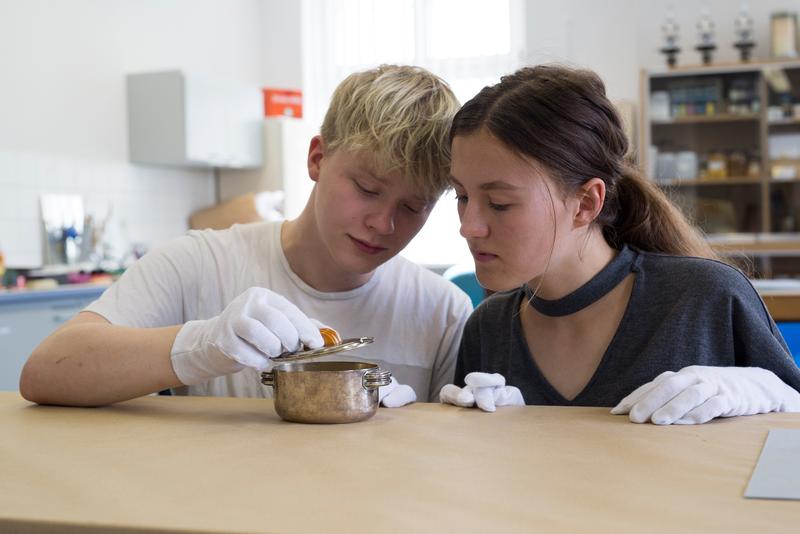 Im Mittelpunkt des Studiengangs Museologie steht die Auseinandersetzung mit den musealen Objekten.