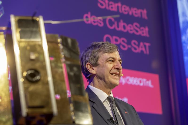 "Satellitenvater" Otto Koudelka, Technischer Leiter der OPS-SAT Mission an der TU Graz, beim erfolgreichen OPS-SAT Launch Event an der TU Graz