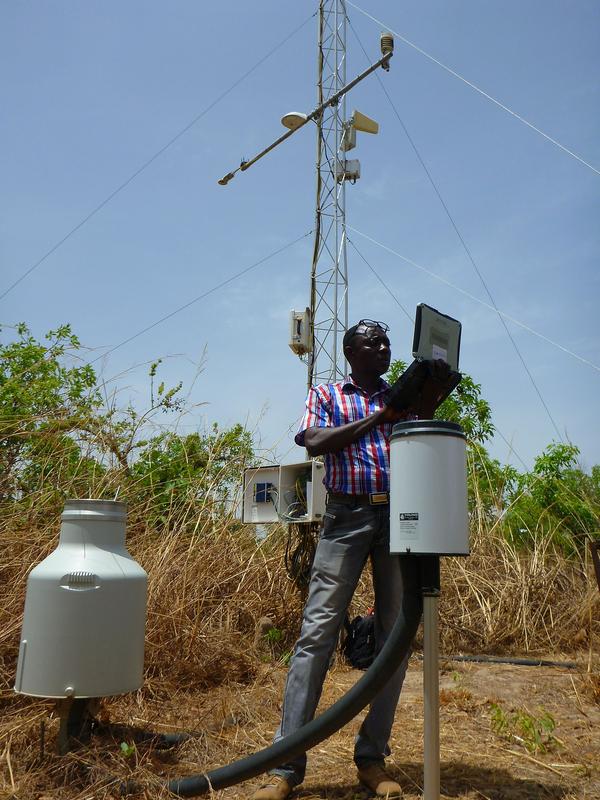 Ein Netz von Wetterstationen in Burkina Faso und Kenia liefert die Daten für die Modelle der Forschungsgruppe „Klimawandel und Gesundheit in Afrika südlich der Sahara“. (Foto: Harald Kunstmann, KIT)