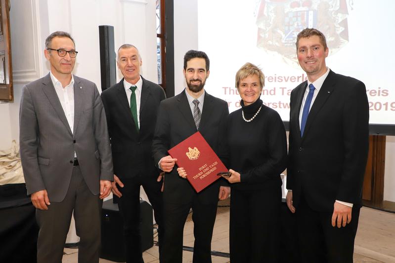 Adrian Dănescu (Mitte) wurde mit dem Thurn und Taxis Förderpreis für die Forstwissenschaft 2019 ausgezeichnet.