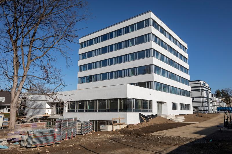 Schon bald bezieht Silicon Austria Labs im EBS-Gebäude am Campus Inffeldgasse der TU Graz ihr neues temporäres Headquarter.