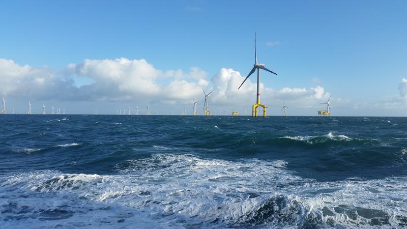 Intelligente Steuerungen sollen Windenergieanlagen effizienter machen. Die neuen Methoden werden an Windenergieanlagen im Windpark BARD Offshore 1 getestet. 