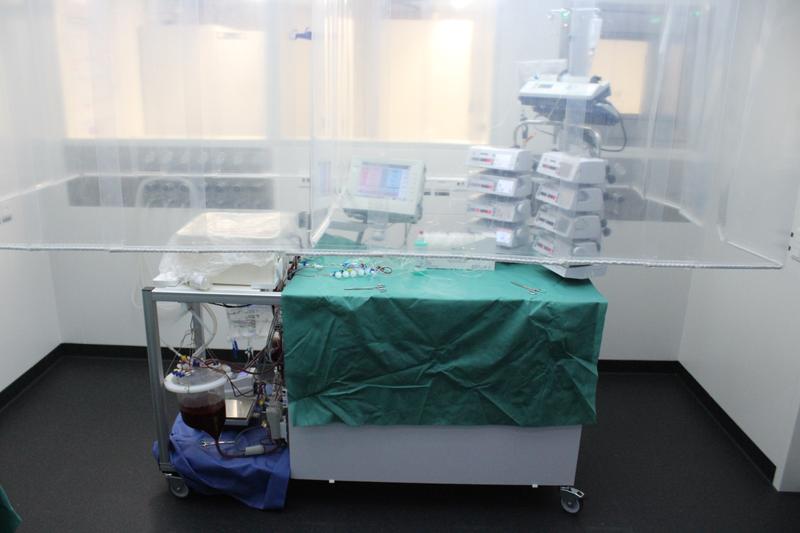 The perfusion machine in operation. The donor liver is connected in the white container in the upper left.
