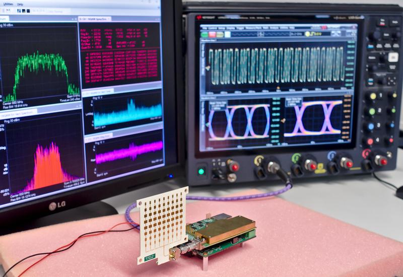 High-end oscilloscope in use in the laboratory at FAU. A new oscilloscope is to be purchased using DFG funding.