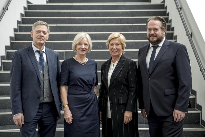 Im Bild v.l.n.r.: Staatssekretär Dr. Edmund Heller, Prof. Dr. Anne Friedrichs, Staatssekretärin Annette Storsberg und Prof. Dr. Christian Timmreck.