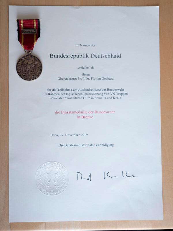 Einsatzmedaille in Bronze und Urkunde der Bundeswehr