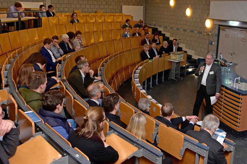 Prof. Dr. Dietrich Holz, Vizepräsident für Forschung, stellte die Forschungsaktivitäten der Hochschule Koblenz vor.