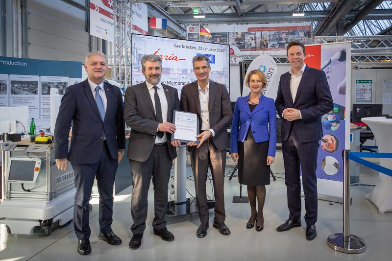 v.l. Pascal Revel, Französische Botschaft; Bruno Sportisse, CEO Inria; Antonio Krüger, CEO DFKI; Staatssekretärin Heike Raab; Ministerpräsident Tobias Hans