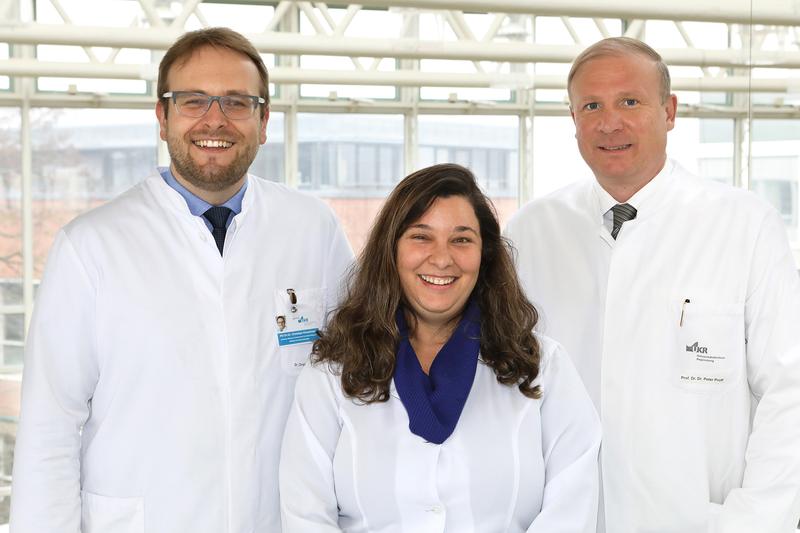 Look forward to their research project (left to right): PD Dr. Dr. Christian Kirschneck, Professor Dr. Erika Calvano Küchler and Professor Dr. Dr. Peter Proff.