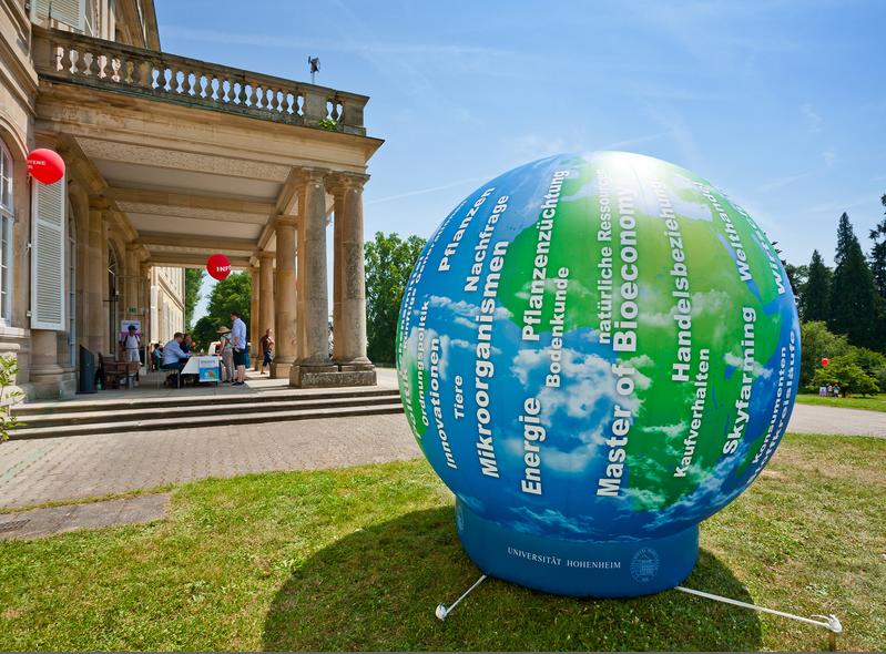 Die Universität Hohenheim zählt zu den führenden Universitäten im Bereich Bioökonomie. Sie informiert im Wissenschaftsjahr 2020 Bioökonomie in zahlreichen Veranstaltungen zum Thema.