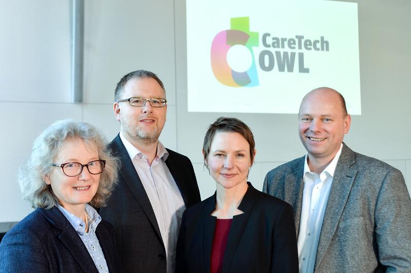 Sprecherinnen und Sprecher Prof. Dr. Annette Nauerth, Prof. Dr. Axel Schneider und Prof. Dr. Udo Seelmeyer gemeinsam mit Geschäftsführerin Claudia Weymann (3. v.l.)