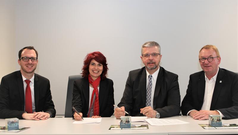 Akademiedirektor Sascha Winter, Cornelia Hoffmann-Bethscheider, Präsidentin Sparkassenverband Saar, Hochschul-Präsident Prof. Dr. Hans-Joachim Schmidt, Studiengangsleiter Prof. Dr. Matthias Herbst