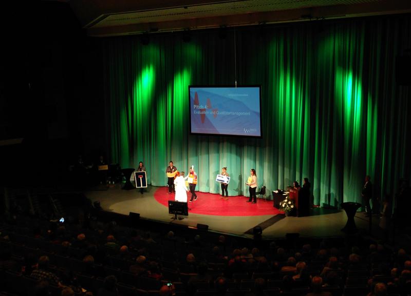 In kurzen Szenen präsentieren die Repräsentanten von PANOS den rund 400 geladenen Patienten das Anliegen des Netzwerks auf anschauliche Weise.