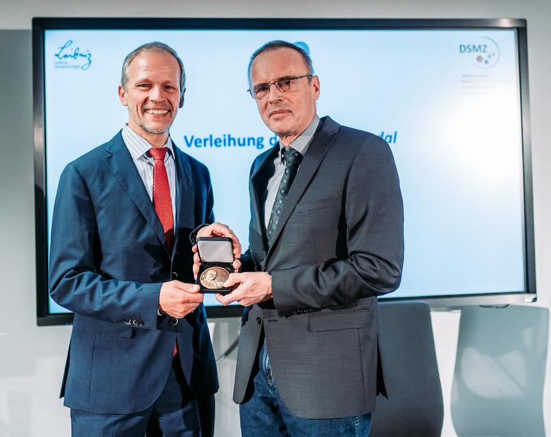 Award of the Bergey Medal, on the left Scientific Director Leibniz Institute DSMZ Prof. Dr. Jörg Overmann, on the right Dr. Peter Schumann