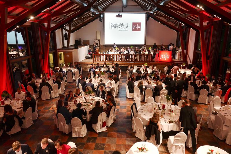 Festliches Dinner für Förderer und Stipendiaten des Deutschlandstipendiums an der Johannes Gutenberg-Universität Mainz
