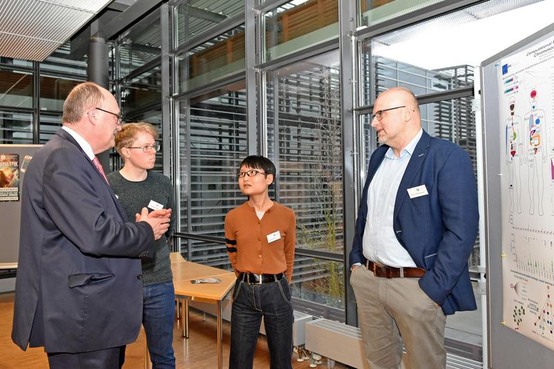 Von links: Dr. Michael Meister, Jan Eric Bökenkamp, Master Student mit Schwerpunkt Biomathematik, Doktorandin Xiaoxiao Zhang und Prof. Dr. Maik Kschischo.