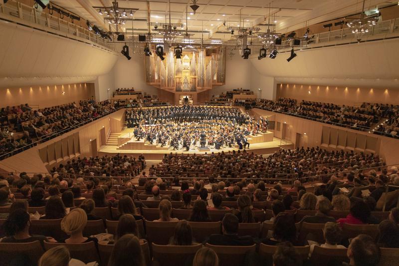  Mit Robert Schumanns Faust-Szenen präsentieren die Ensembles der Universität dem Bamberger Publikum eine aufsehenerregende Erstaufführung.