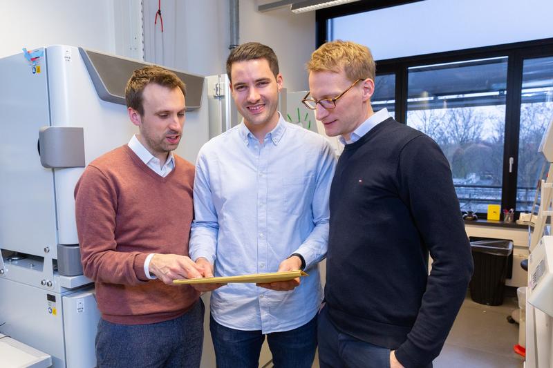 Forscherteam (von links): Dr. Henning Grüll, Dr. Philipp Schommers, Prof. Dr. Florian Klein.