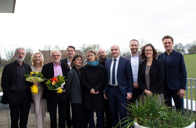 Prof. Dr. Andreas Bertram (ganz rechts) freut sich über die Verstärkung an der Hochschule Osnabrück und verabschiedete drei Wissenschaftlerinnen und Wissenschaftler in den Ruhestand.