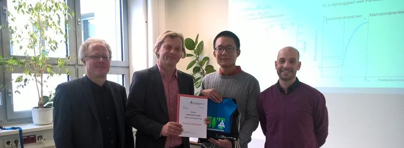Von links: Dr. Dirk Schlegel, Koordinator China-Programm, Prof. Dr. Jörg Töpfer, Xinyi Ma, Dr. Manuel Heidenreich, Betreuer 