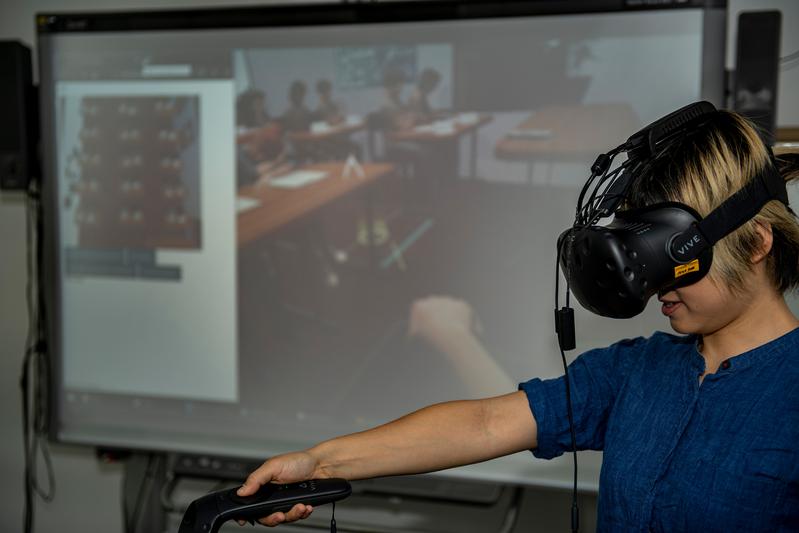 Studentin im „virtuellen Klassenzimmer“