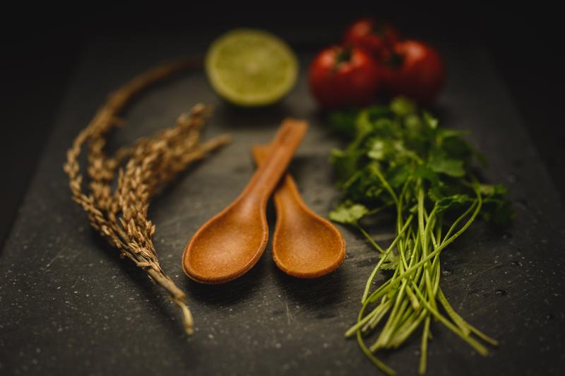 Die Ecobites schmecken nach Kakao oder Curry - und sind eine nachhaltige Alternative zum Einwegbesteck.