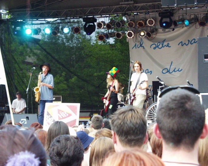Die Jenaer Band Spoon sorgt beim Campusfest für Stimmung.