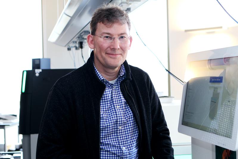 Dr. Michael Forster vom Institut für Klinische Molekularbiologie an der CAU leitete in Kiel die Vergleichsstudie zur Darmkrebsbehandlung. 