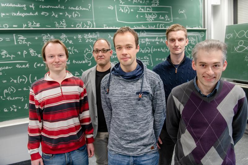Das Autorenteam vom Lehrstuhl Theoretische Physik: Patrick Reinert, Evgeny Epelbaum, Daniel Möller, Arseniy Filin, Vadim Baru (von links)