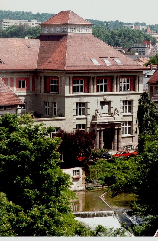 Das alte Gebäude der FHTE an der Kanalstraße aus heutiger Sicht