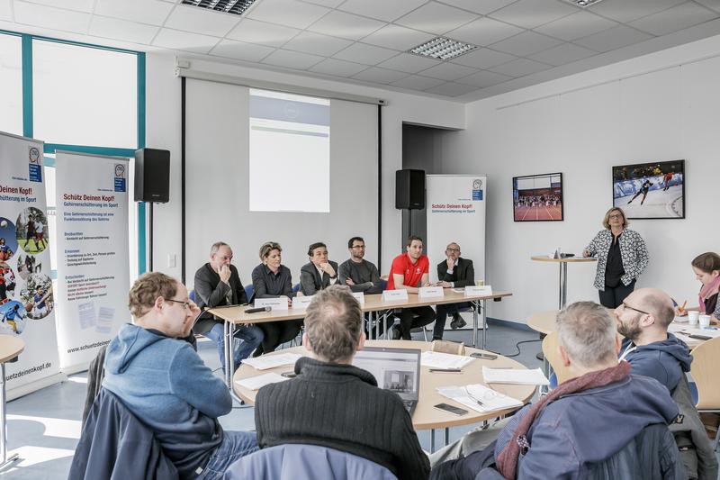 Pressekonferenz zur Vorstellung der GET-App am 27.02.2020 in Berlin. Podium (v.l.): Dr. Axel Gänsslen, Natalie Kühn, Prof. Dr. Peter Vajkoczy, Sven Felski, André Rankel, Jörg von Ameln, Helga Lüngen