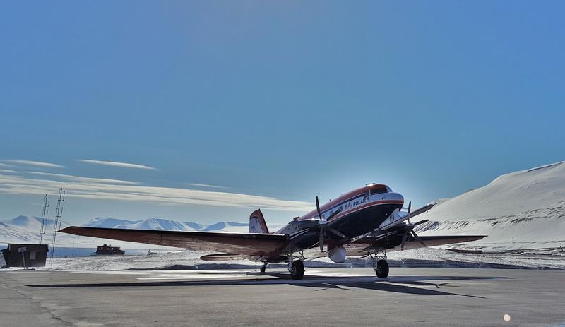 Das Forschungsflugzeug "Polar 5" des Alfred-Wegener-Instituts auf Spitzbergen.