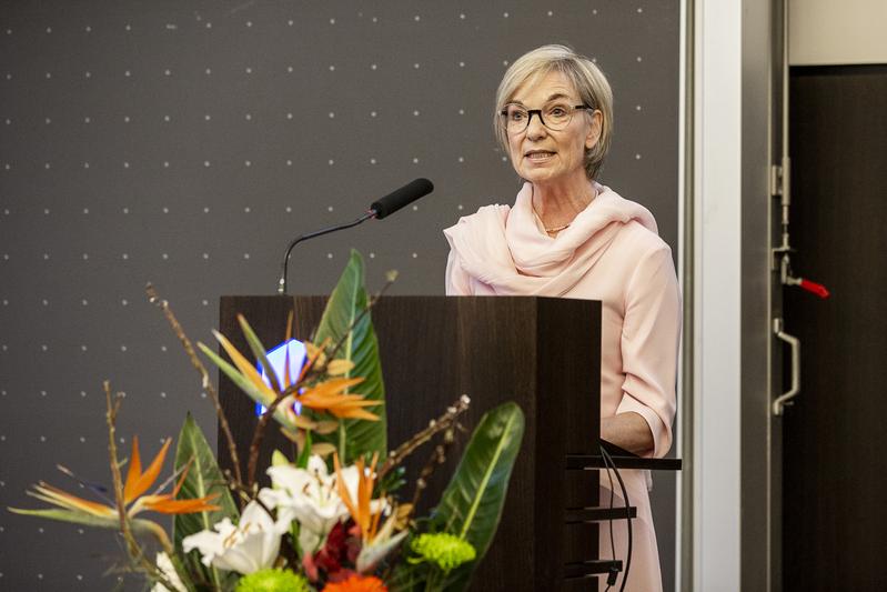 Prof. Dr. Susanne Weissman bei ihrer Antrittsrede in der Aula der Hochschule Mainz