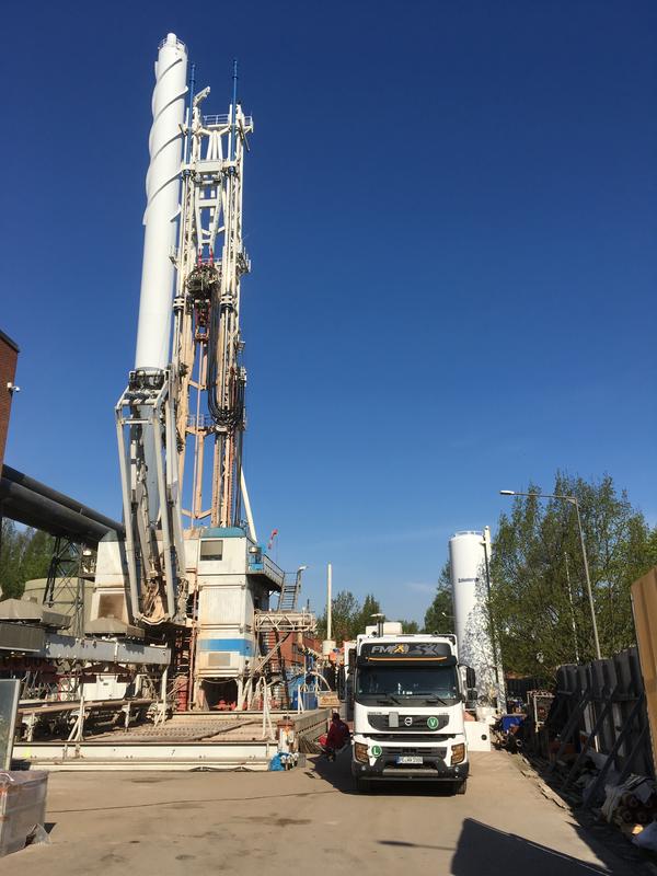 Bohranlage des Geothermieprojektes in Helsinki, Finnland. Das Projekt hat das Ziel, den Universitätscampus mit Wärme aus mehr als 6 Kilometern Tiefe zu versorgen 