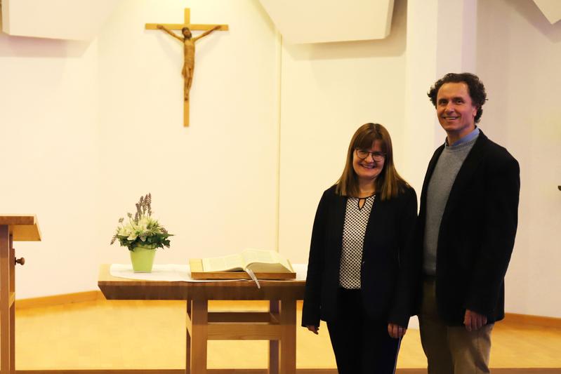 Sonja Neumann und Richard Münst in der Klinikkapelle Oberer Eselsberg im Universitätsklinikum Ulm.