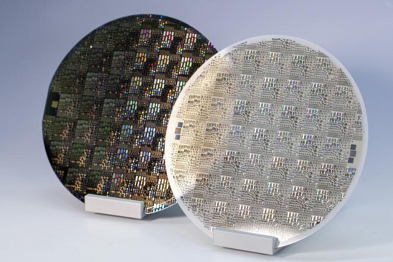 Processed surface acoustic wave (SAW) structures on AlScN/Si layers (left) and AlScN/Al2O3 layers (right).