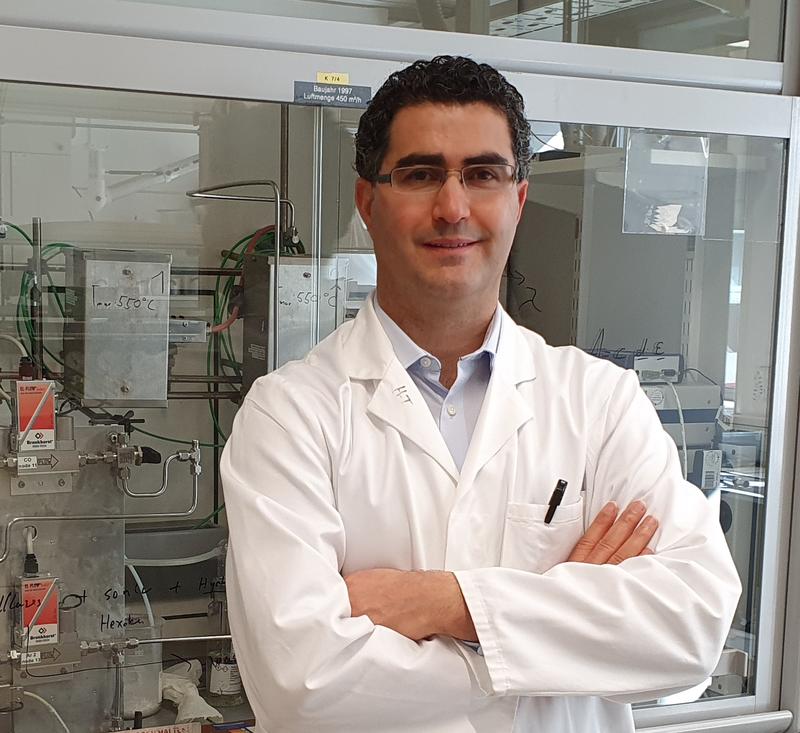 Harun Tüysüz, MPI für Kohlenforschung, erhält den DECHEMA-Preis für seine Arbeiten zur Katalysforschung