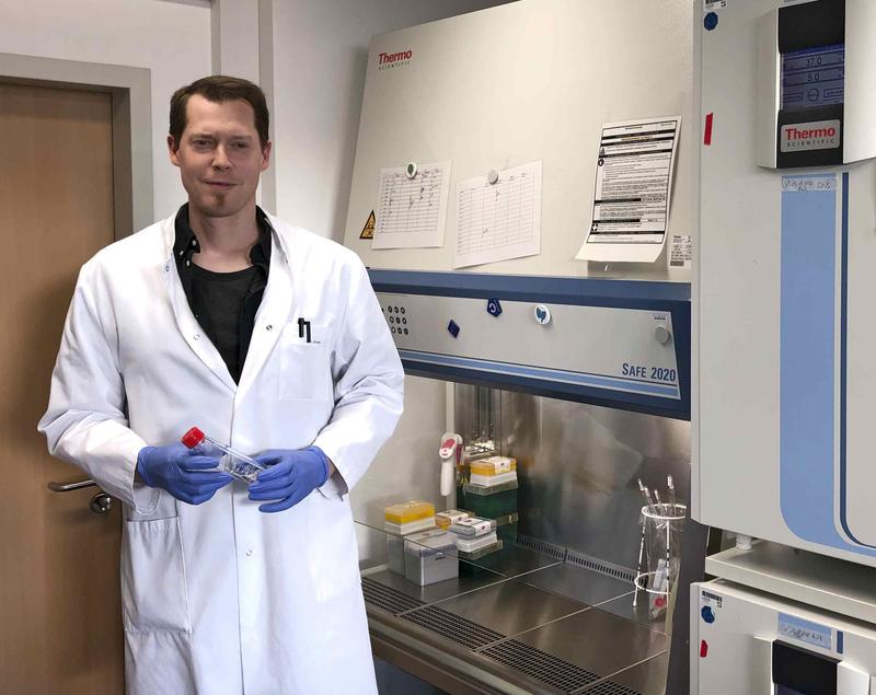 Juniorprofessor Dr. Leon Schulte von der Philipps-Universität Marburg leitete die Forschungsarbeiten zur gerüstbildenden Funktion von RNA-Molekülen im Immunsystem. 