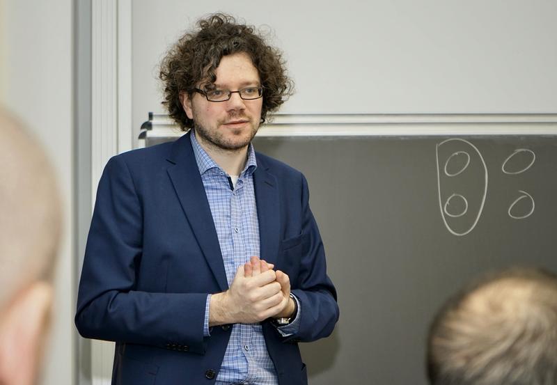 Prof. Dr. Michael Kues ist Professor am Hannoverschen Zentrum für Optische Technologien (HOT) und Mitglied im Exzellenzcluster PhoenixD.