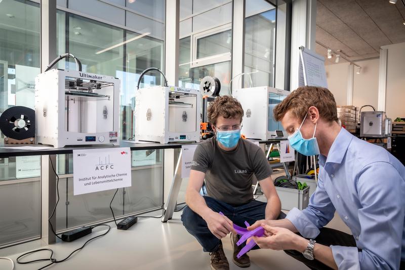 The protective shield was developed at the Schumpeter Laboratory for Innovation at TU Graz , and the first 10,000 units are also being manufactured here. 