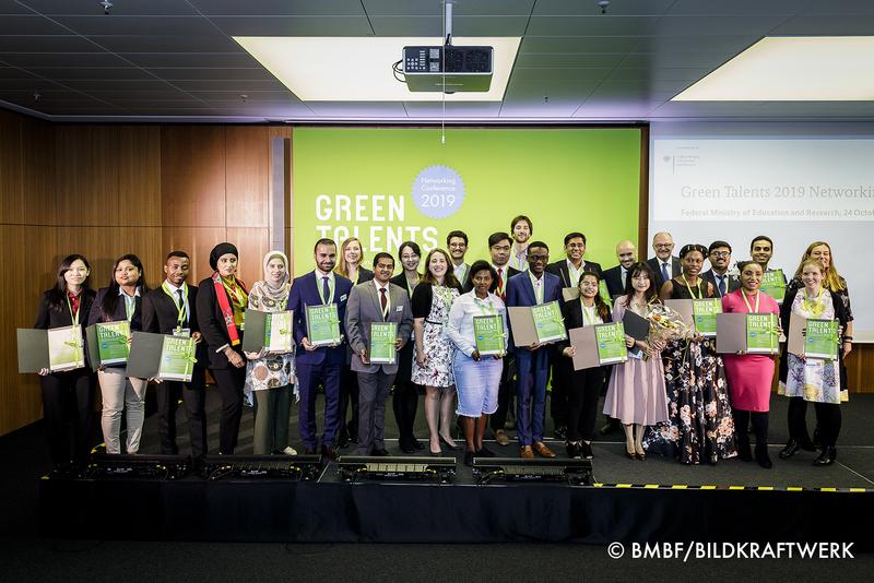 Engagieren sich für eine nachhaltige Zukunft: die Preisträgerinnen und Preisträger des Green Talents-Wettbewerbs 2019. 