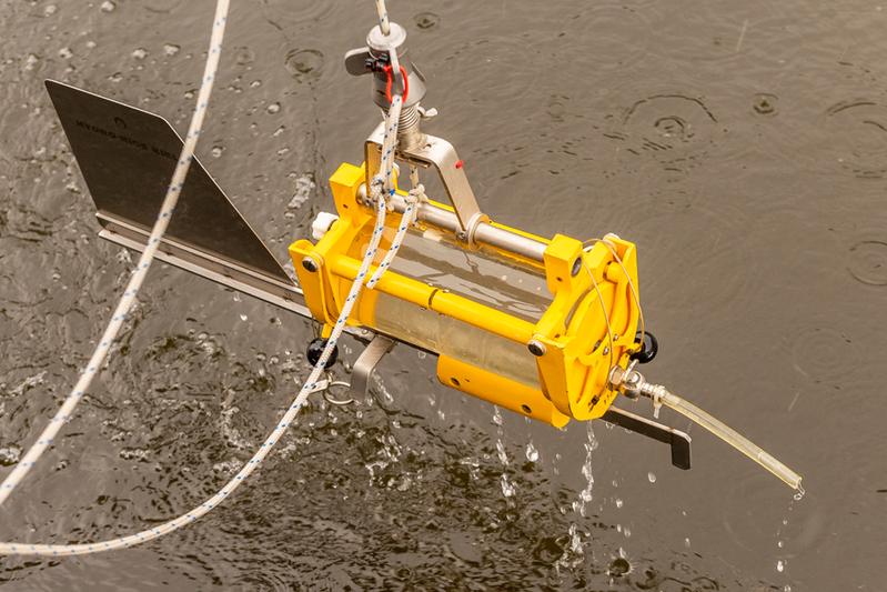 Entnahme von Wasserproben mit einem Horizontal-Wasserschöpfer